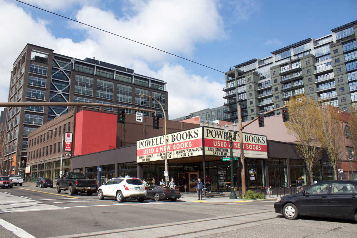 powells books portland oregon