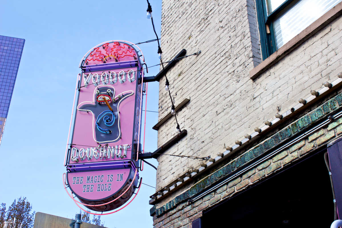 vodoo donuts sign portland oregon