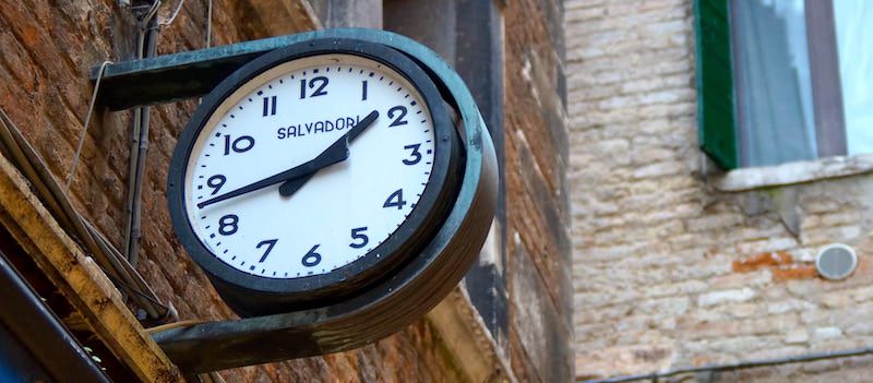 The 6 Biggest Mistakes You Can Make Eating in Italy - Dinner Time