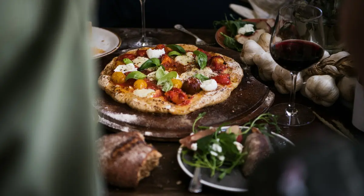 A traditional Italian meal featuring pasta and wine, highlighting the 6 biggest mistakes you can make eating in Italy, helping travelers enjoy authentic dining experiences.