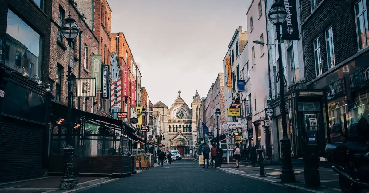 Experience authentic living in Dublin, Ireland with historic streets, vibrant pubs, and rich Irish culture in this travel guide.