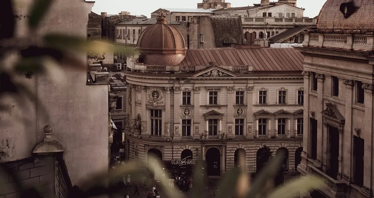 Discover authentic living in Rome, Italy with ancient landmarks, charming streets, and vibrant local life in this inspiring travel guide.