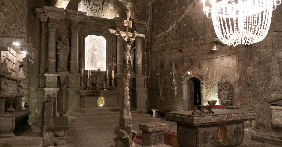 Majestic underground chambers and salt sculptures inside the Wieliczka Salt Mine, showcasing essential tips and insights for visiting the Wieliczka Salt Mine in Poland.