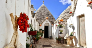 Charming coastal towns, historic architecture, and scenic landscapes featured in this travel guide to Puglia, helping travelers explore Italy’s beautiful southern region.