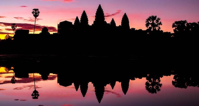 Benefits of Traveling Abroad - Internet Ankor Wat - Authentic Traveling