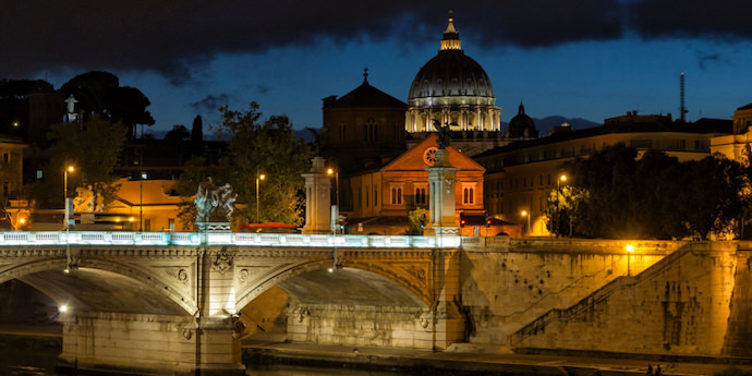 How to Save Money and Avoid Crowds in Rome - Rome at Night - Authentic Traveling