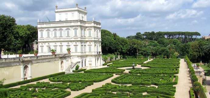 How to Save Money and Avoid Crowds in Rome - Villa Doria Pampijli - Authentic Traveling